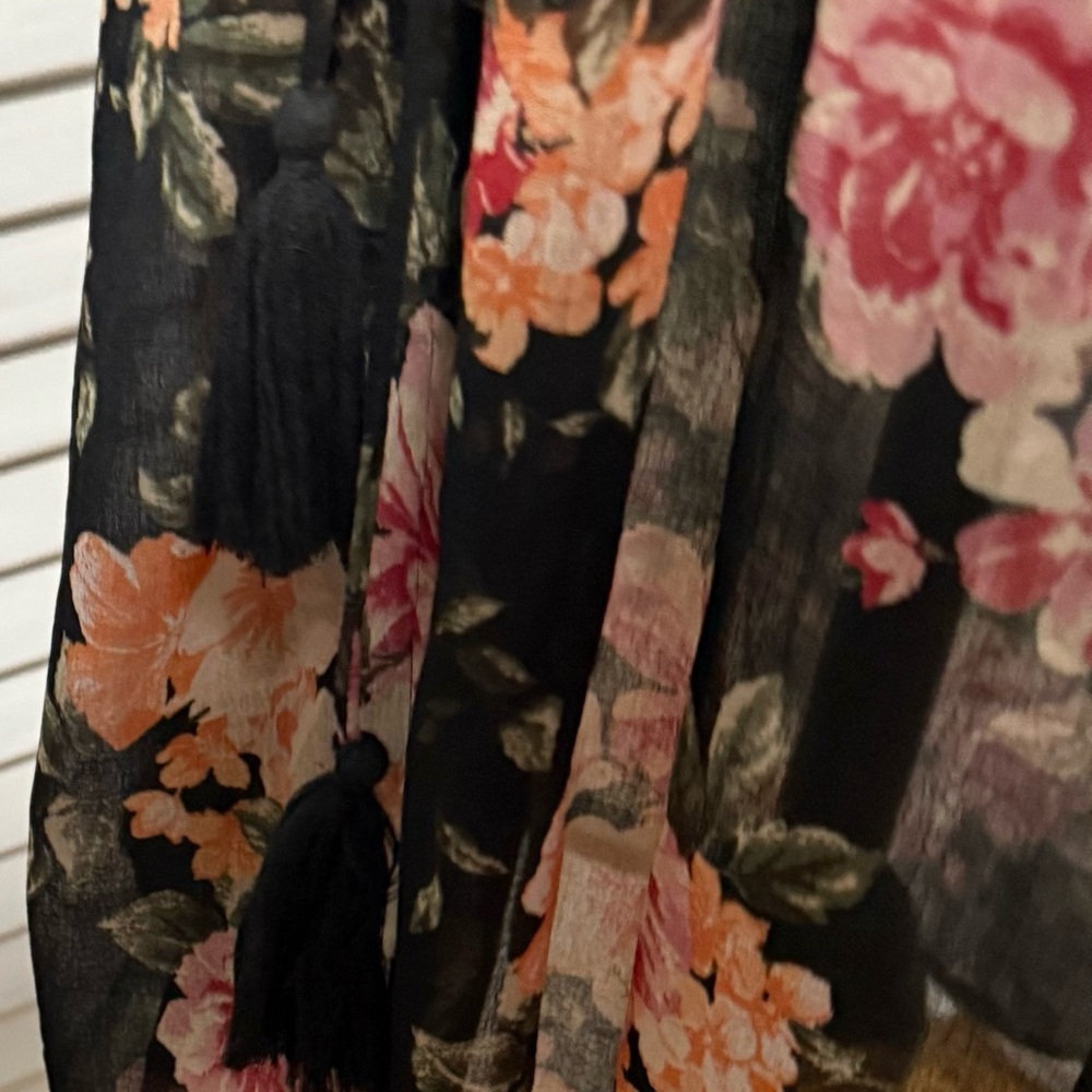 American Eagle Black Floral Duster. Size M. - Picture 5 of 6